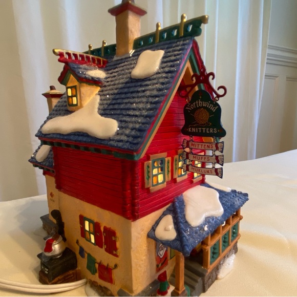 Department 56 Northwind Knitters #56.56751 - Picture 4 of 13